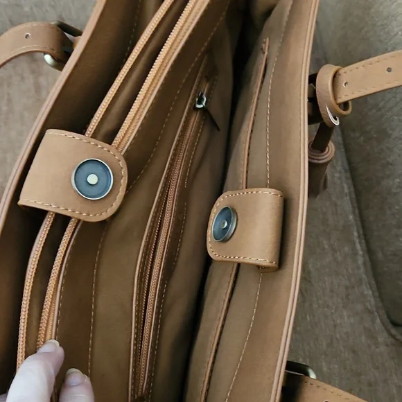 Elegant Tan  Vegan Leather Tote Bag - Picture 4 of 6